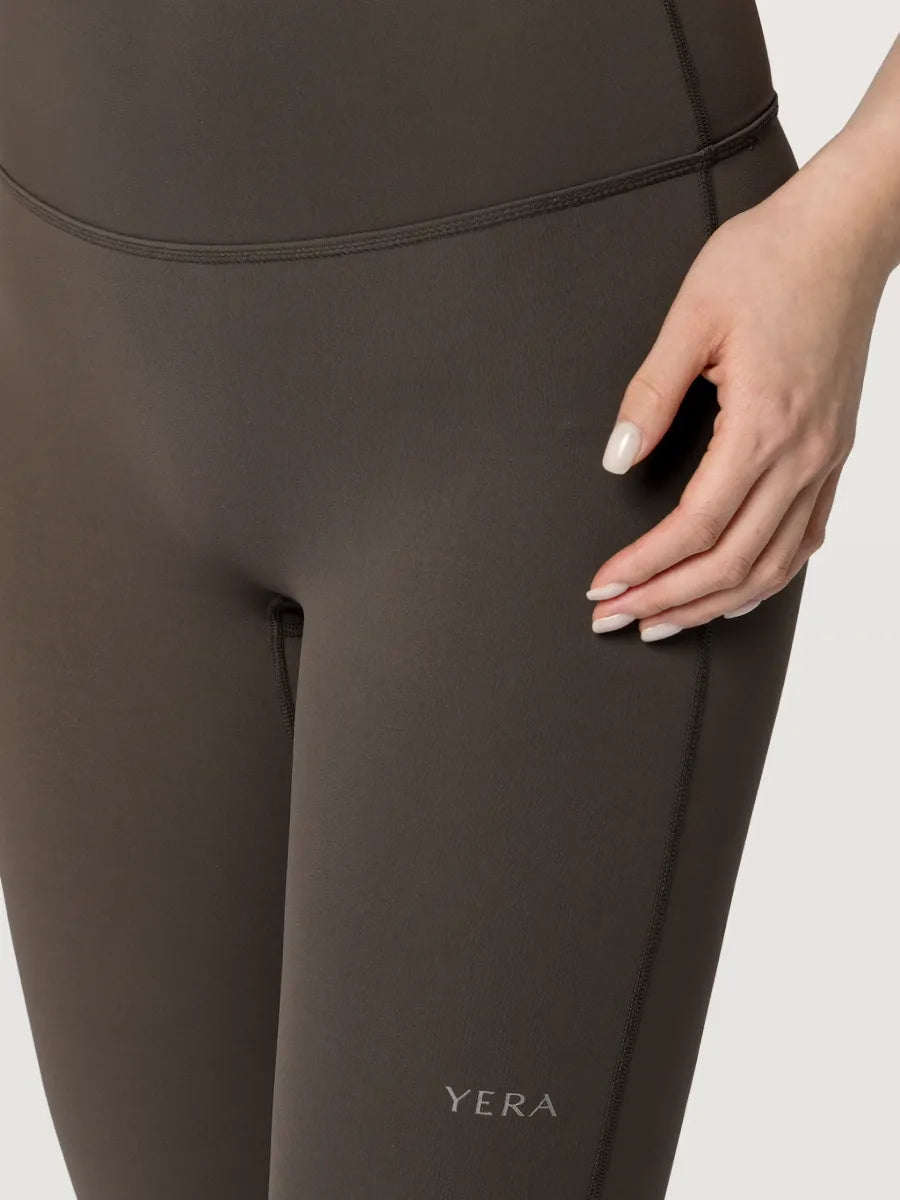 YERA シグネチャー レギンス・トープブラウン
