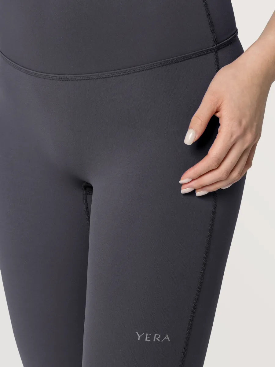 YERA シグネチャー レギンス・アッシュチャコール